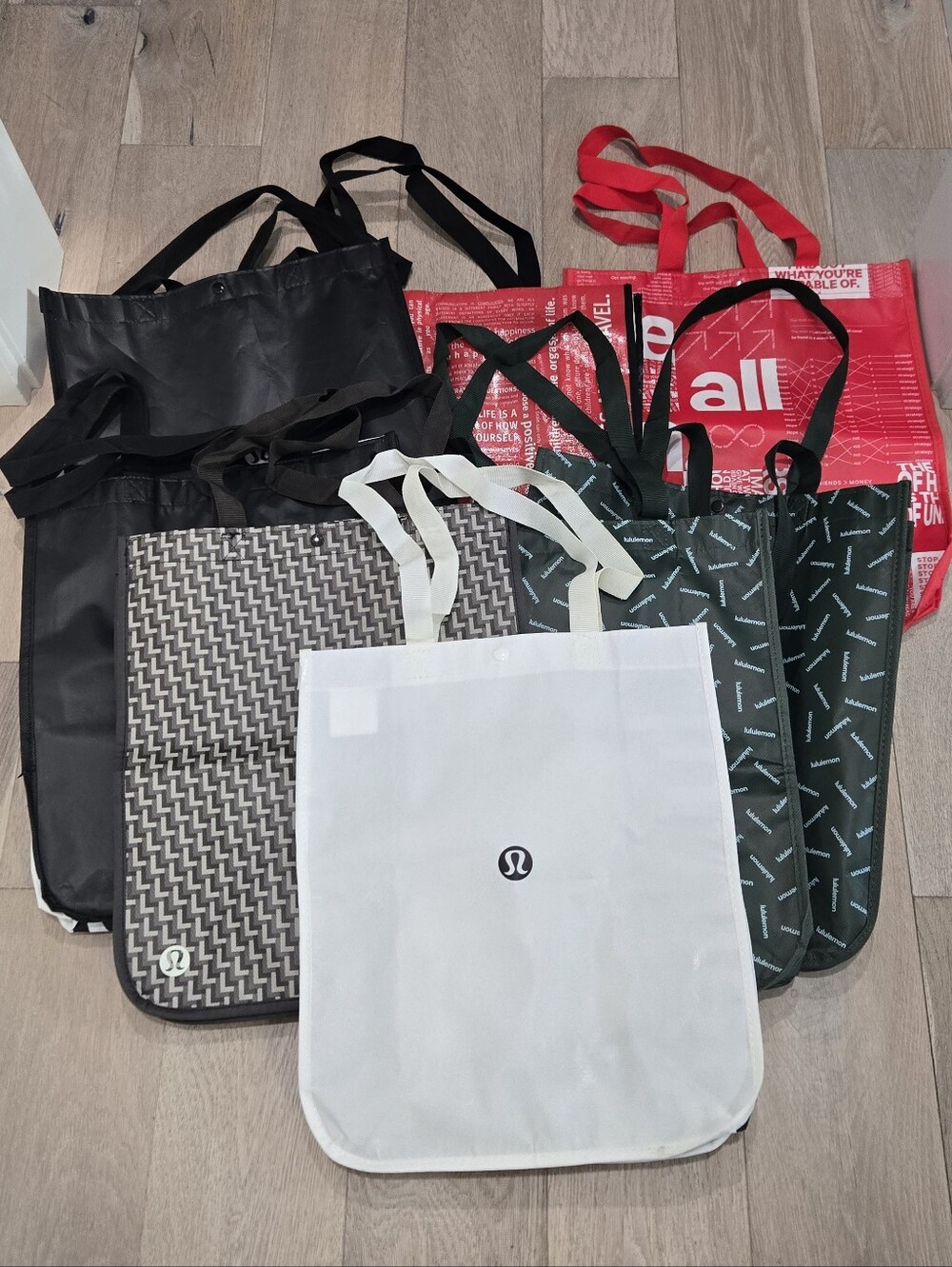 LULULEMON REUSABLE BAG BUNDLE 8 LARGE TOTES RED BLACK WHITE GREEN YOGA WORKOUT